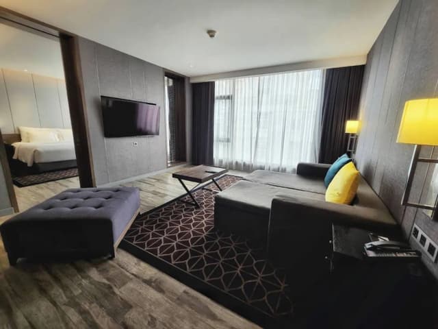 Ayathorn Bangkok-Grand Deluxe Suite-2