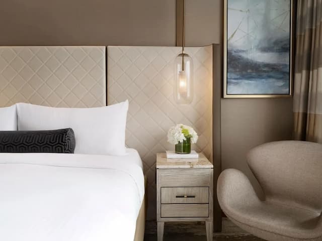 Fairmont Vancouver Airport In-Terminal Hotel-Fairmont Gold, 客房, 1 张特大床-1