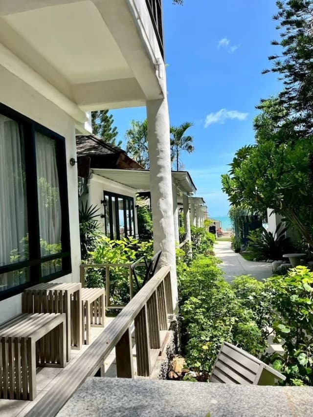 Punnpreeda Beach Resort-Deluxe room-5