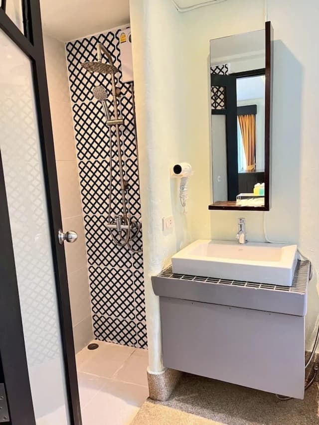 Punnpreeda Beach Resort-Deluxe room-6