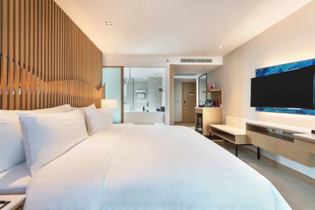 Mytt Hotel Pattaya-Deluxe Urban King Bed-1