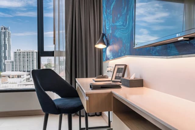 Mytt Hotel Pattaya-Deluxe Urban King Bed-2