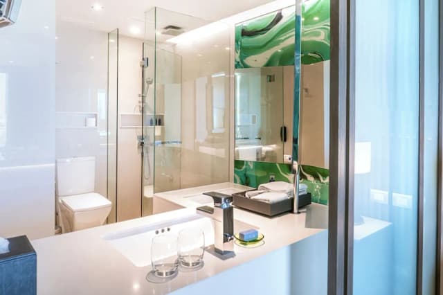 Mytt Hotel Pattaya-Premier Lux King Bed-5