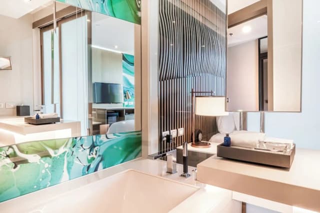 Mytt Hotel Pattaya-Premier Lux King Bed-7