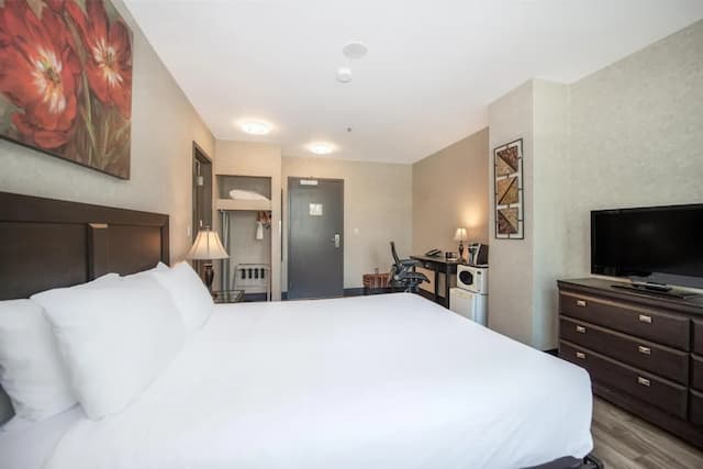 Coast Lonsdale Quay Hotel-Room, 1 Queen Bed-5