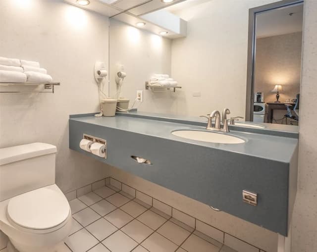 Coast Lonsdale Quay Hotel-Room, 1 Queen Bed-6