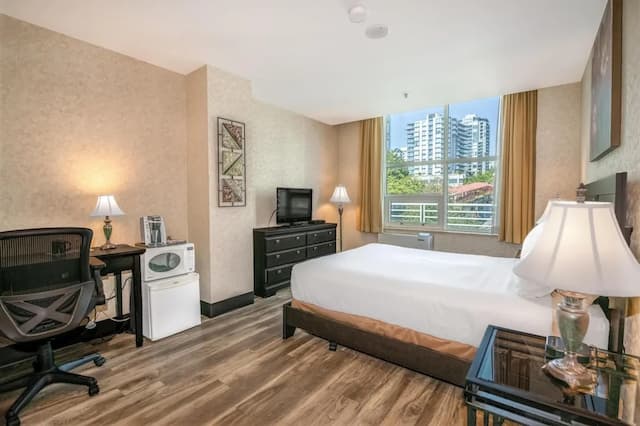 Coast Lonsdale Quay Hotel-Room, 1 Queen Bed-4