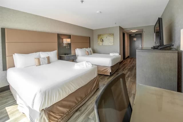 Coast Lonsdale Quay Hotel-Premium Room, 2 Queen Beds-3
