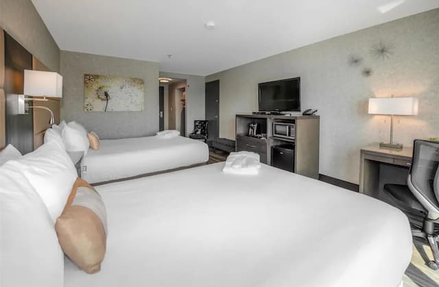 Coast Lonsdale Quay Hotel-Premium Room, 2 Queen Beds-4