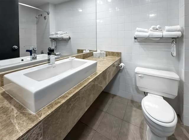 Coast Lonsdale Quay Hotel-Premium Room, 1 King Bed, Patio (Coast)-7