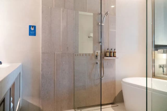 Hotel Nikko Bangkok-Superior Plus King-5