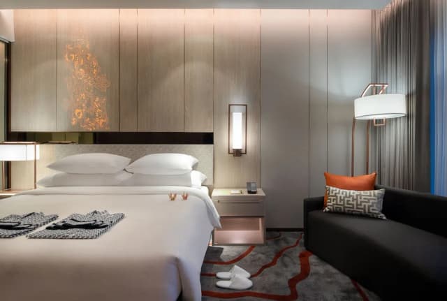 Hotel Nikko Bangkok-Superior Plus King-3