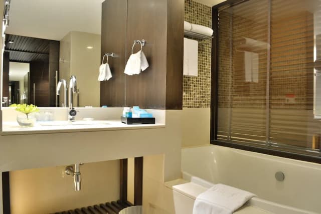 芭堤雅愛灣海灘度假村-Beach Deluxe Double Bed with Sea View-8