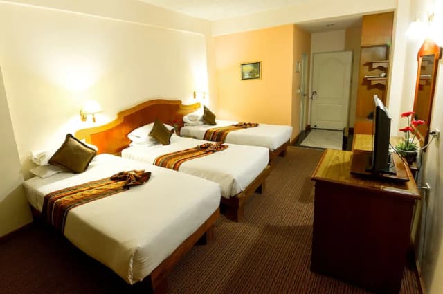 치앙마이 게이트 호텔-Deluxe Family Triple Room-2