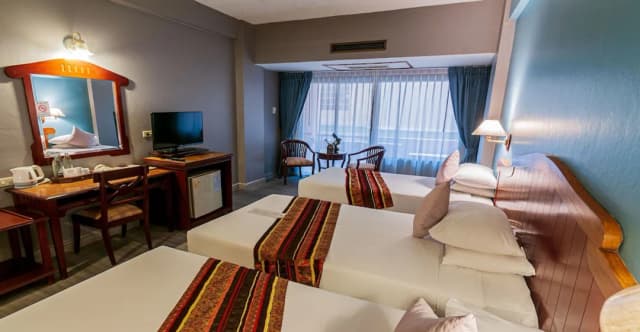 치앙마이 게이트 호텔-Deluxe Family Triple Room-7