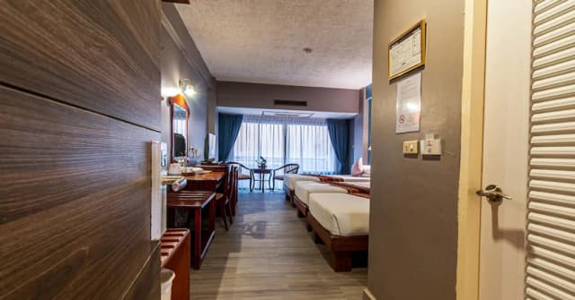 치앙마이 게이트 호텔-Deluxe Family Triple Room-5