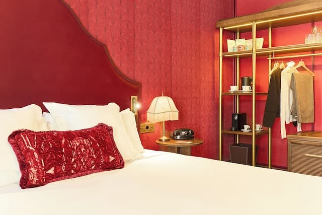 Hotel España Ramblas-Deluxe Room-3