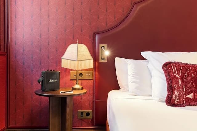 Hotel España Ramblas-Deluxe Room-6