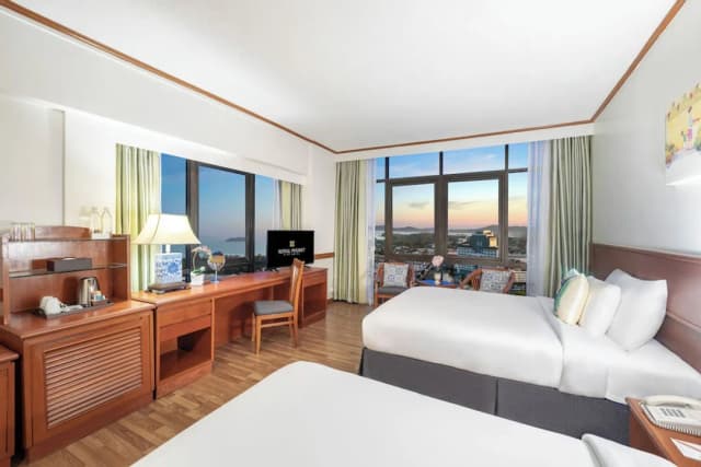 Royal Phuket City Hotel-Premier Deluxe - Partial Sea View-5