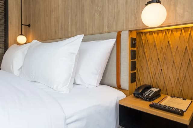 曼谷工匠飯店-高級客房, 1 張特大雙人床, 泳池景觀-7