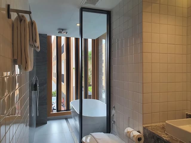 曼谷工匠飯店-特色客房, 1 張特大雙人床, 陽台-5