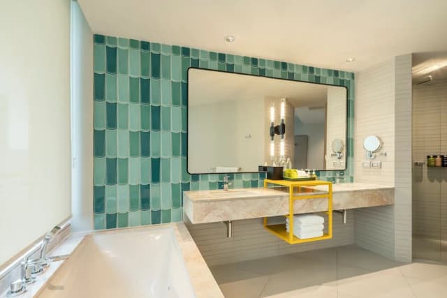 Holiday Inn Pattaya by IHG-Suite, 1 Bedroom, Sea View (Bay Tower)-3