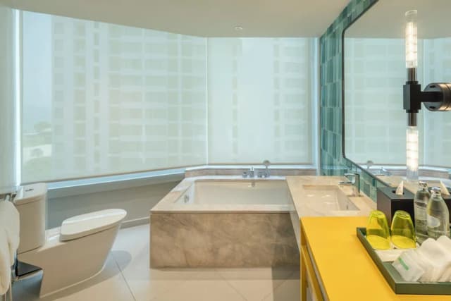 Holiday Inn Pattaya by IHG-Suite, 1 Bedroom, Sea View (Bay Tower)-5