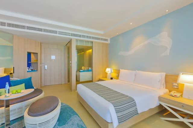 Holiday Inn Pattaya by IHG-Standard Room, 1 King Bed, Club Lounge Access (Executive Tower)-5