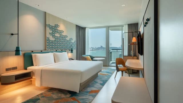 Holiday Inn Pattaya by IHG-Standard Room, 1 King Bed, Beach View (Pattaya, Bay Tower)-6