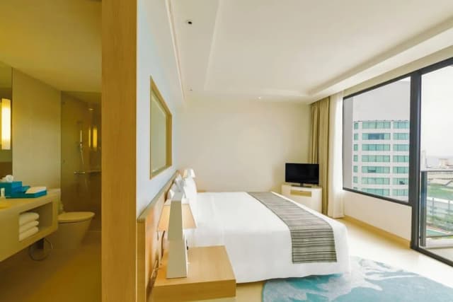 Holiday Inn Pattaya by IHG-Standard Room, 1 King Bed (Executive Tower)-2