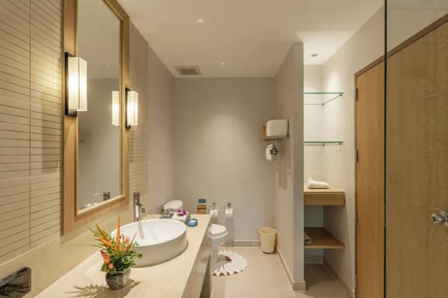 APSARA Beachfront Resort and Villa-Deluxe room no bathtub-4