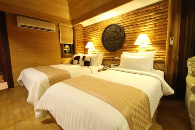 サンセット パーク リゾート アンド スパ by SWR-Brook Side-2