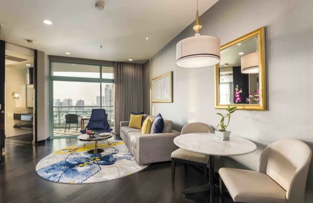 Chatrium Hotel Riverside Bangkok-One Bedroom Skyline Suite King Bed-8