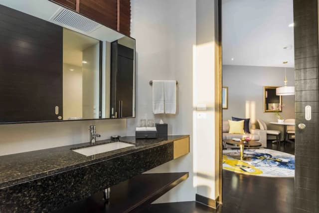 Chatrium Hotel Riverside Bangkok-One Bedroom Skyline Suite King Bed-14