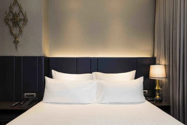 Chatrium Hotel Riverside Bangkok-One Bedroom Skyline Suite King Bed-2