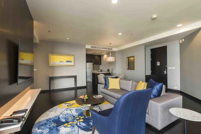 Chatrium Hotel Riverside Bangkok-Two Bedroom Club Suite City View-9