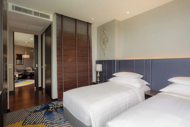 Chatrium Hotel Riverside Bangkok-One Bedroom Suite Twin City View-7