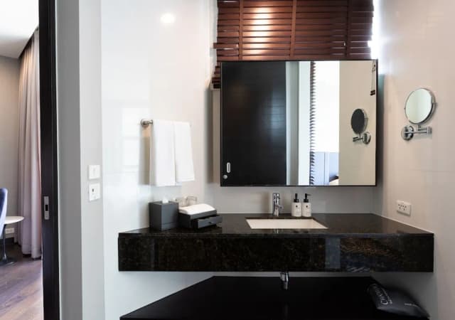 Chatrium Hotel Riverside Bangkok-One Bedroom Suite King City View-18