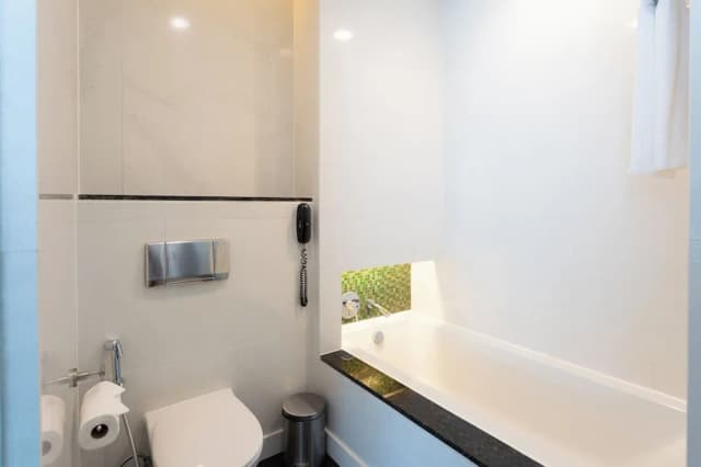 Chatrium Hotel Riverside Bangkok-One Bedroom Suite King City View-15