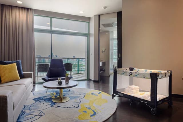 Chatrium Hotel Riverside Bangkok-One Bedroom Suite King City View-11