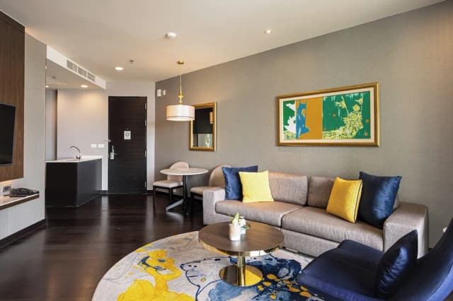 Chatrium Hotel Riverside Bangkok-One Bedroom Suite King City View-9