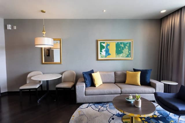 Chatrium Hotel Riverside Bangkok-One Bedroom Suite King City View-6