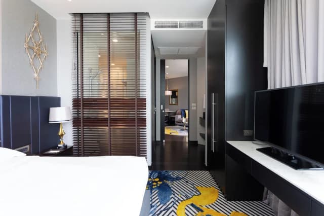 Chatrium Hotel Riverside Bangkok-One Bedroom Suite King City View-8