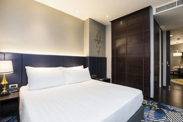 Chatrium Hotel Riverside Bangkok-One Bedroom Suite King River View-3