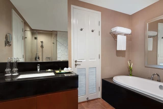 Dusit Suites Hotel Ratchadamri, Bangkok-Premium Suite, 1 Bedroom (Twin)-3