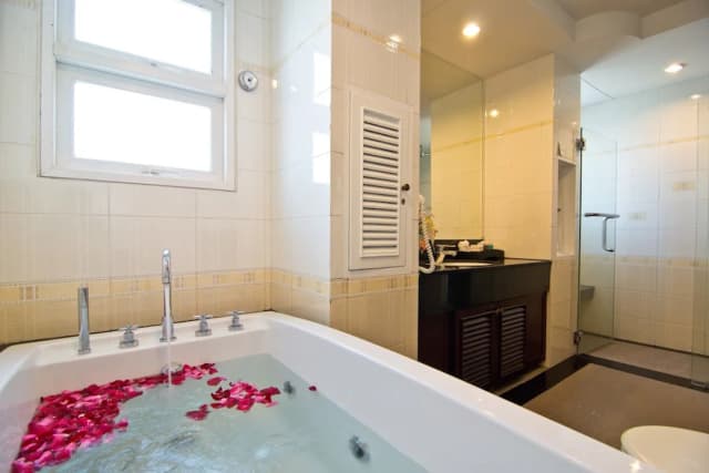 芭堤雅 LK 皇家套房酒店-Versace suite-17