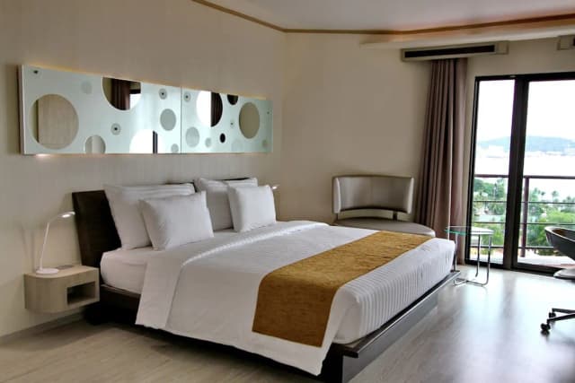 The Pattaya Discovery Beach Hotel Pattaya-Premier Room-2