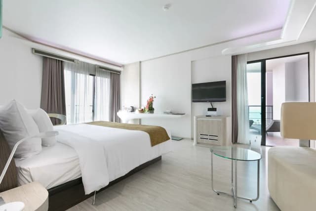 The Pattaya Discovery Beach Hotel Pattaya-Premier Room-1