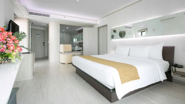 The Pattaya Discovery Beach Hotel Pattaya-Premier Room-4