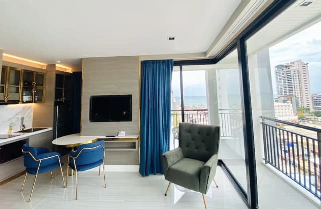 The Pattaya Discovery Beach Hotel Pattaya-Premier Room (DEE Tower)-9